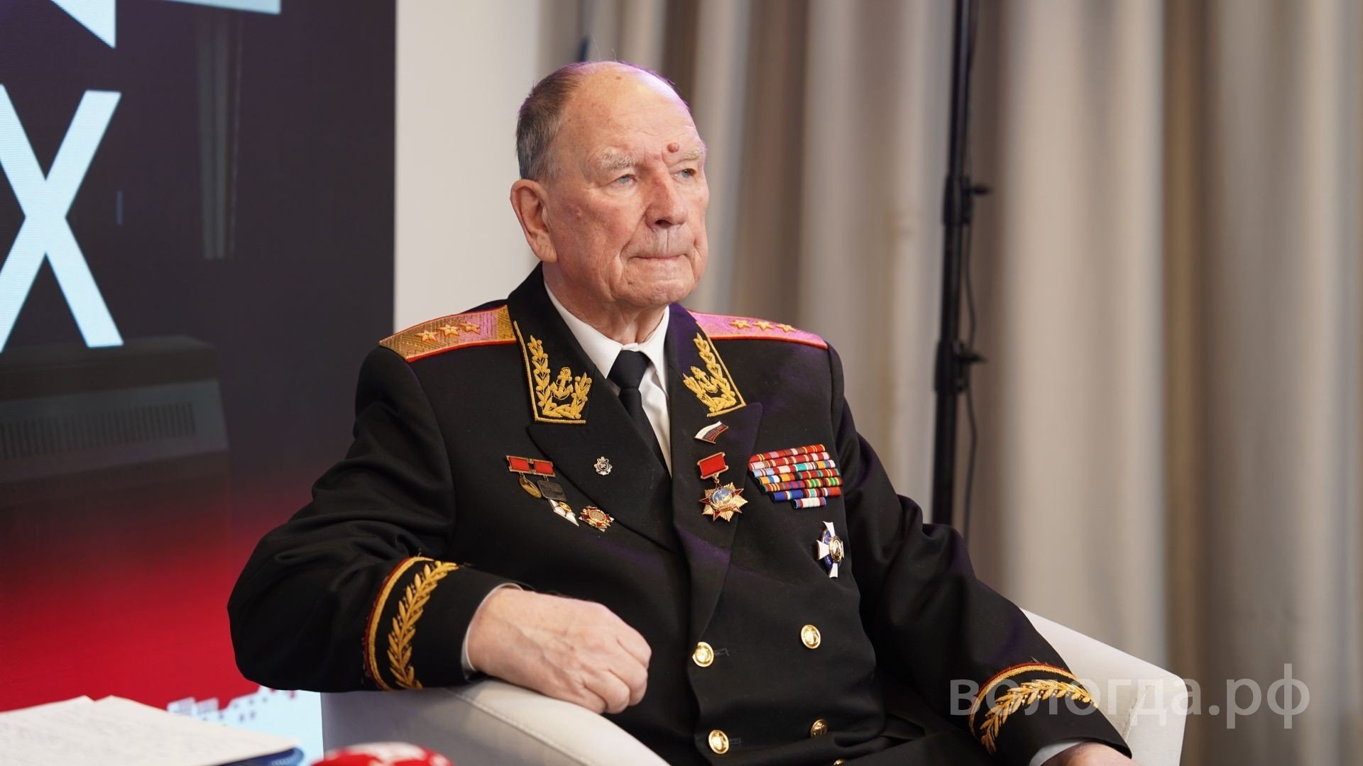 Генерал-полковник Леонид Шумилов пообщался с вологодскими юнармейцами