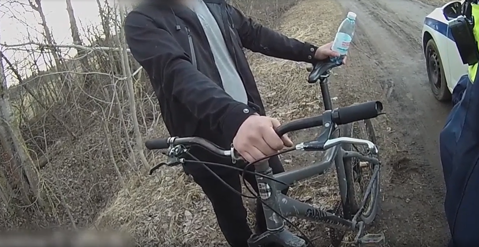 В Вологодском округе полицейские задержали велосипедиста с наркотиками
