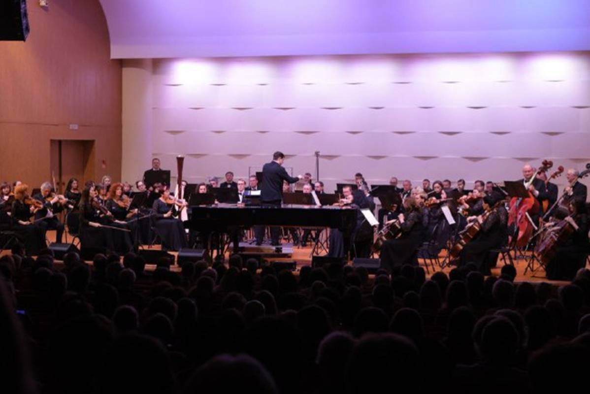 В Вологде состоялся концерт Донецкого симфонического оркестра имени Прокофьева и пианистки Валентины Лисицы