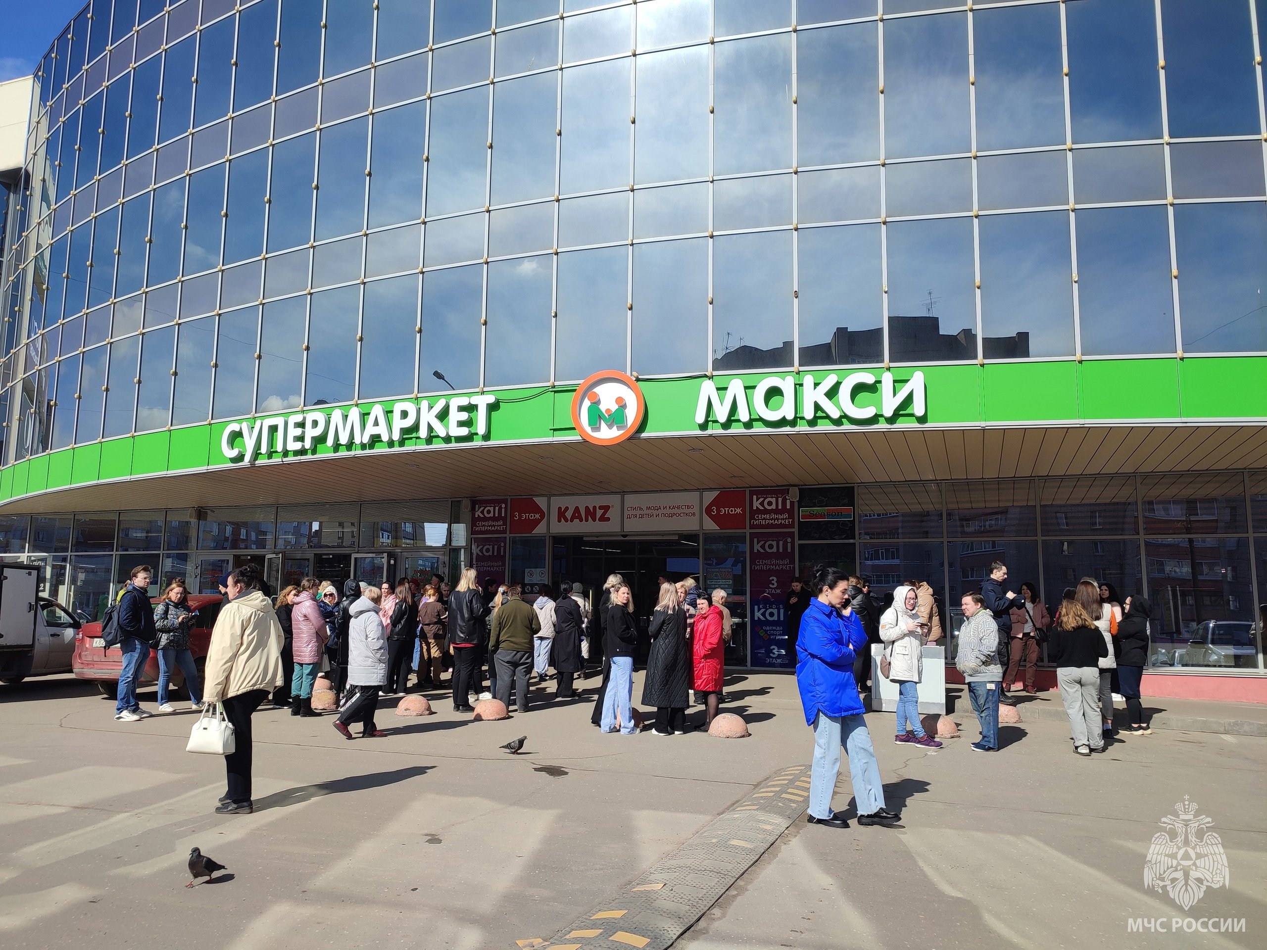 Более 70 человек эвакуировали из торгового центра «Форум»