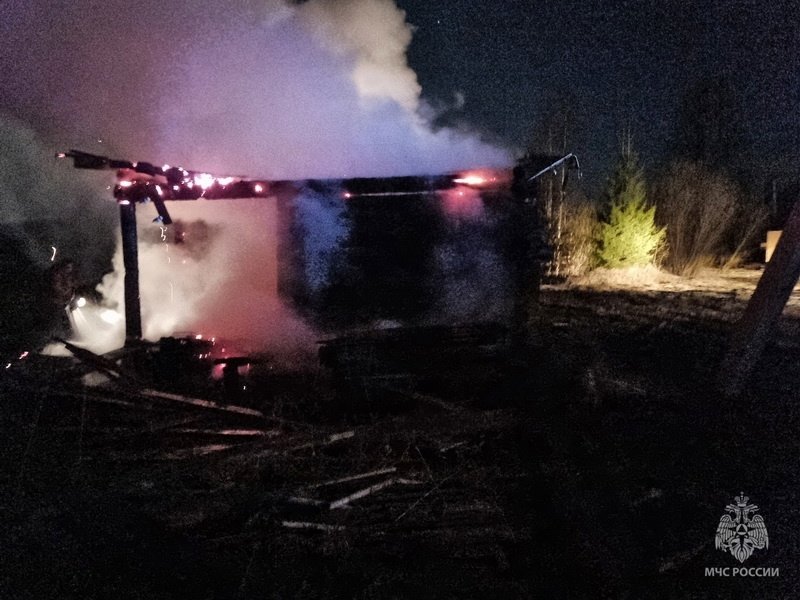 В Вологодском районе семья осталась без крыши над головой из-за пожара