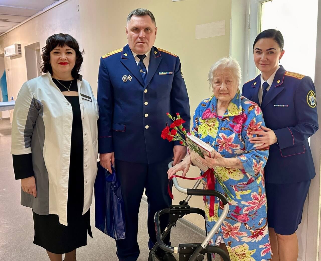 Руководитель регионального СУ СК Геннадий Яшин посетил Вологодский областной госпиталь для ветеранов войн