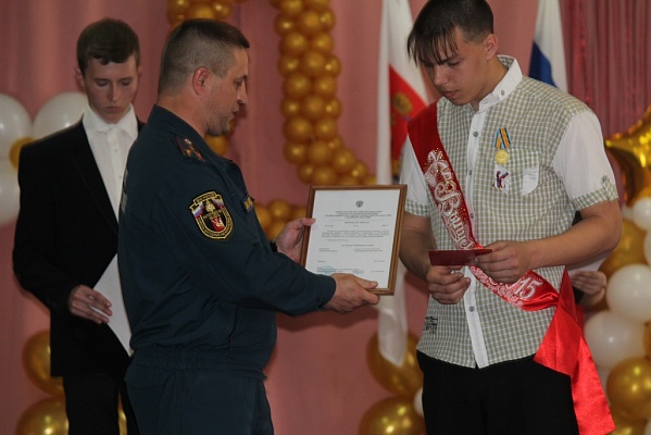 Какой медалью награждаются герои спасшие тонущих людей