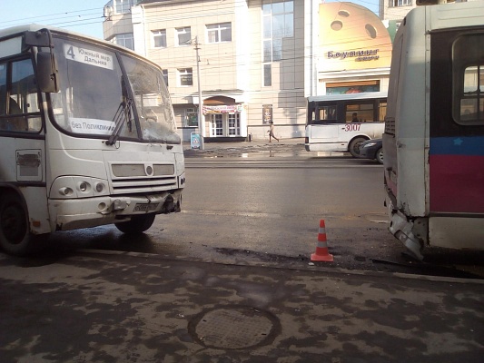 1 автобус вологда. ПАЗ Вологда ПАТП 1. ПАТП 4 Вологда. 2 Автобус Вологда. Авария с автобусом в Вологде.