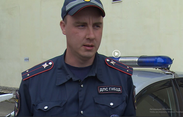Инспектор ГИБДД помог локализовать пожар в Сосновке и обезопасил жителей горящего дома