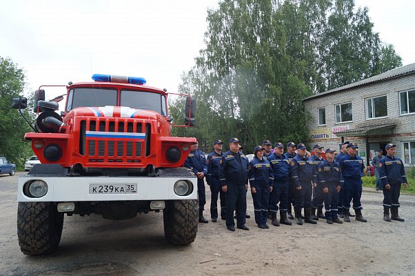 Новую пожарную автоцистерну передали в Борисово-Судское Бабаевского района