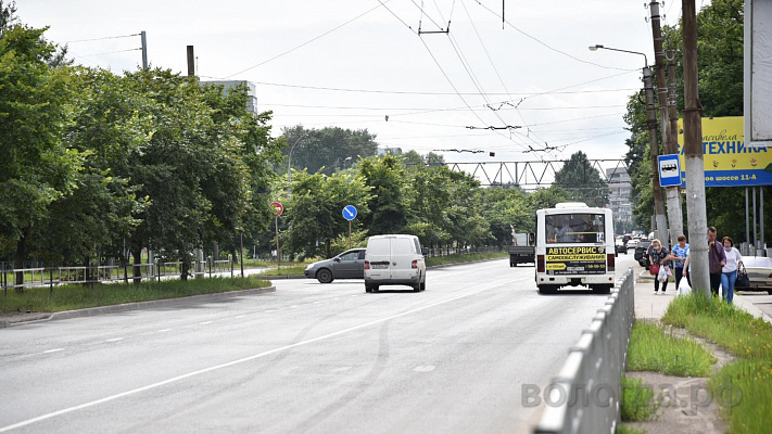 Объезд препятствия по полосе для общественного транспорта