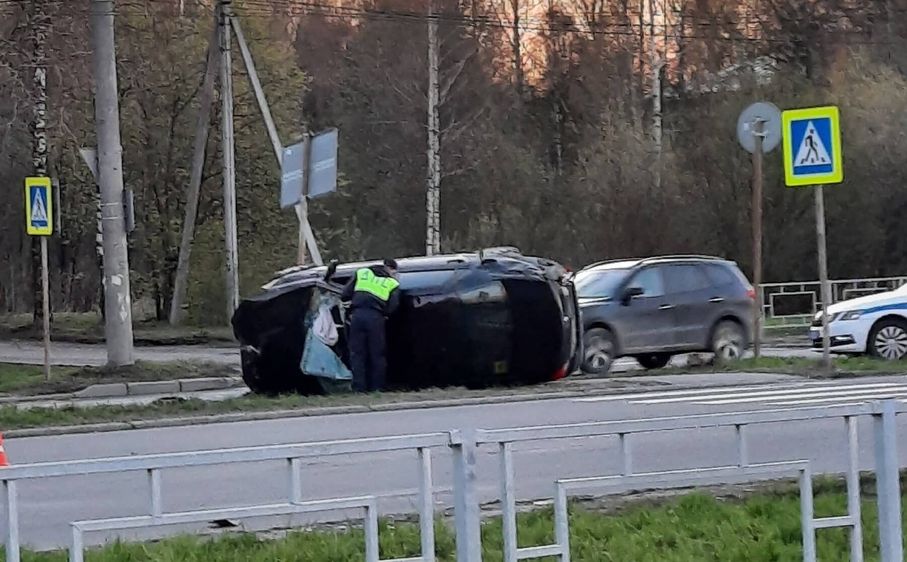 В латвии водитель bmw пытался скрыться от полиции на скорости 195 км час