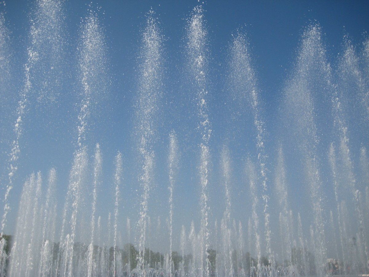 Струи воды фонтана. Струя фонтана. Струя воды фонтан. Брызги фонтана. Брызги воды фонтаны.