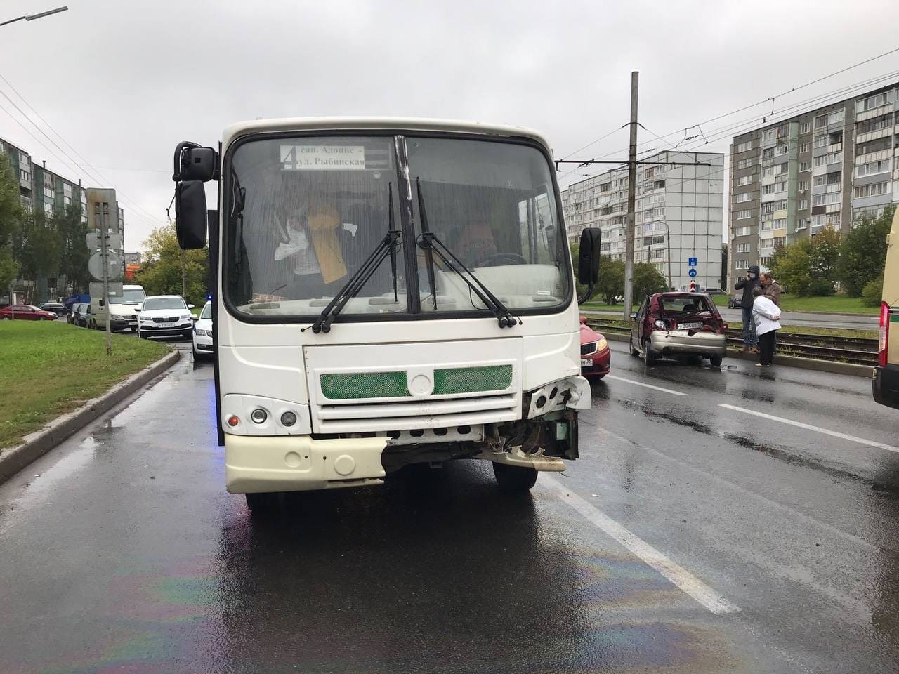 73-летняя автоледи подрезала автобус и спровоцировала ДТП | 30.08.2021 |  Вологда - БезФормата