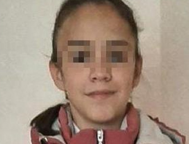 12 летняя живет с 48 летним. Потерялась девочка 12 лет. Пропала девочка 8 лет. Шея девочек 12 лет. Пропала девочка 12.