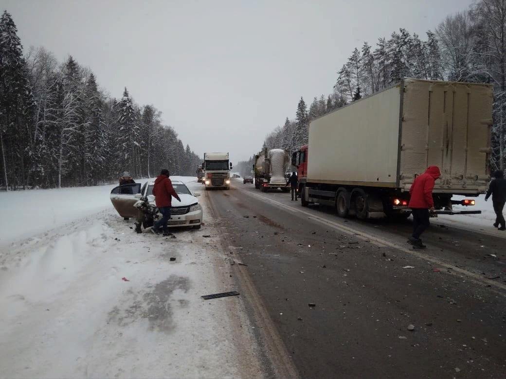 Дтп холмогоры сегодня. ДТП трасса м8 Вологодская область. Авария Вологодской области в Грязовецком районе на трассе м-8. Авария м8 Грязовецкий район на трассе. Трасса м8 Грязовецкий район.