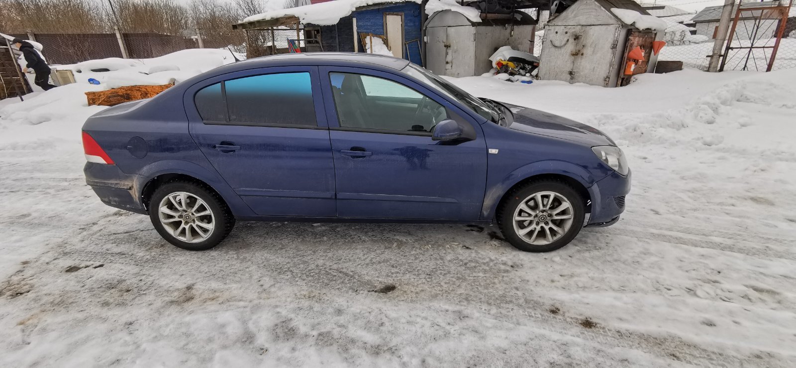 В Шексне пьяный работник автосервиса украл автомобиль клиента | 24.02.2022  | Вологда - БезФормата