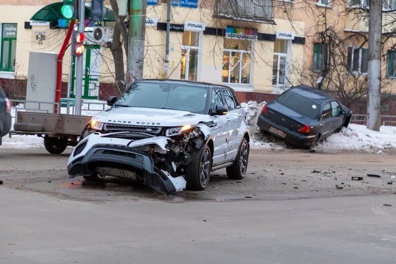 Возле 00. Авария на Зосимовской в Вологде. Авария в Вологде вчера на Герцена. Протаранил 4 машины и уехал. Авария на Зосимовской в Вологде сегодня.