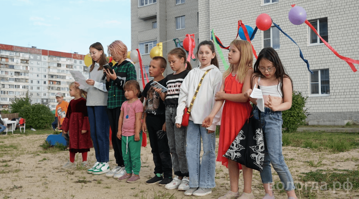 В Вологде провели мероприятие для пенсионеров, которые не могут выйти из  дома | 02.09.2023 | Вологда - БезФормата