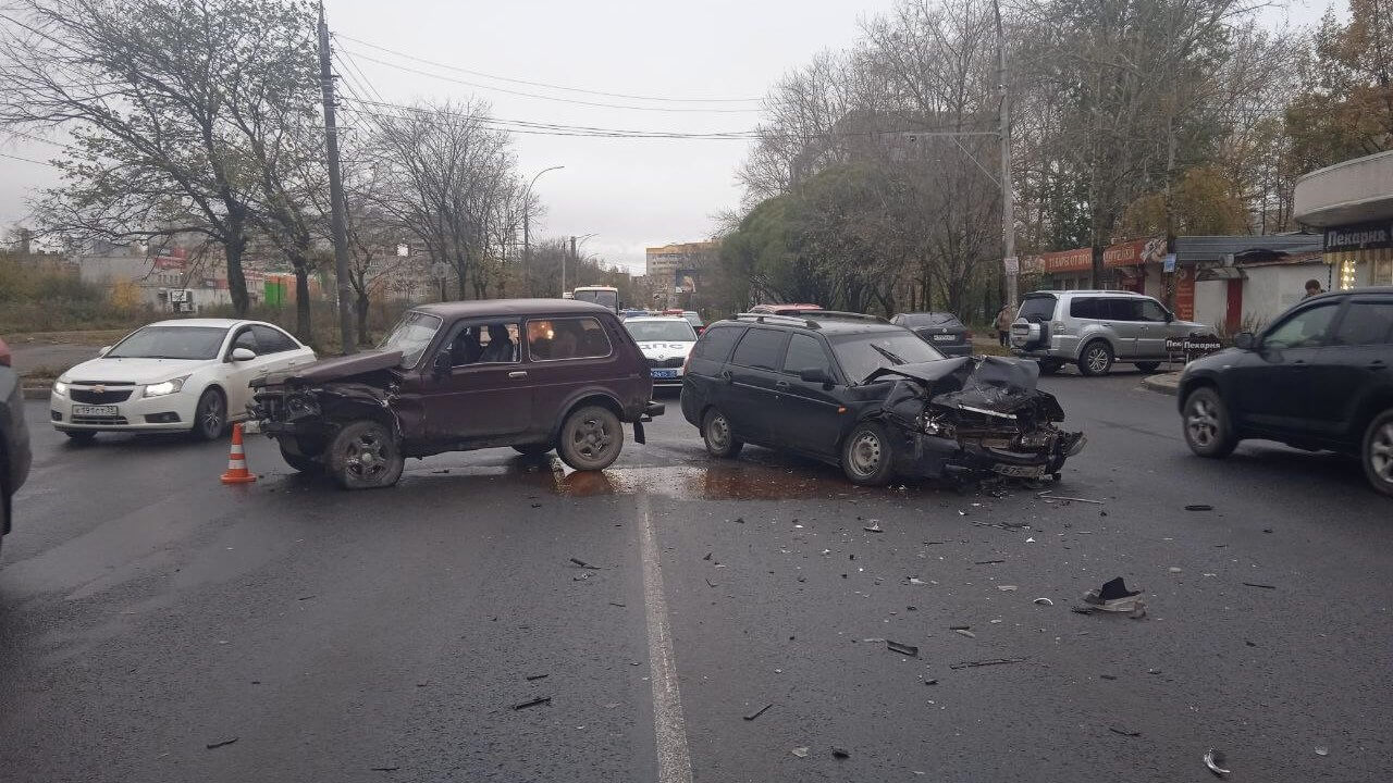 Два человека пострадали в ДТП на улице Северной | 09.10.2023 | Вологда -  БезФормата