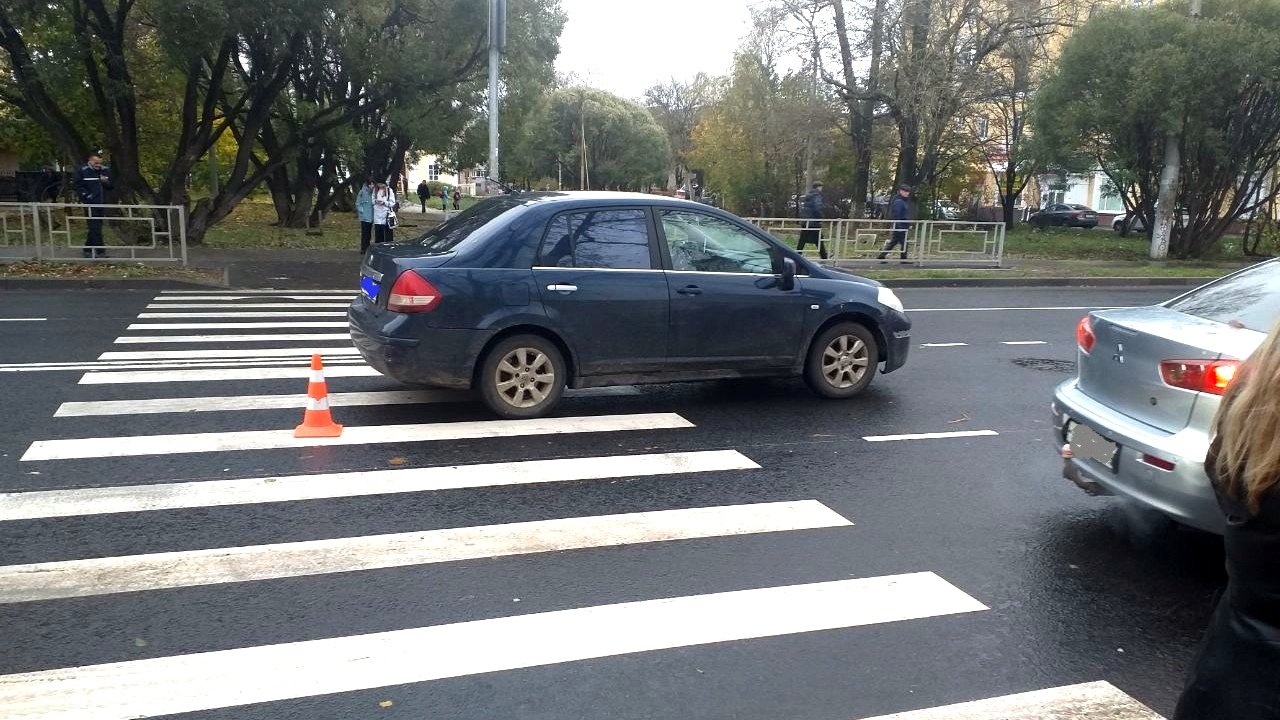 13-летнюю девочку сбили на пешеходном переходе в Вологде | 14.10.2023 |  Вологда - БезФормата