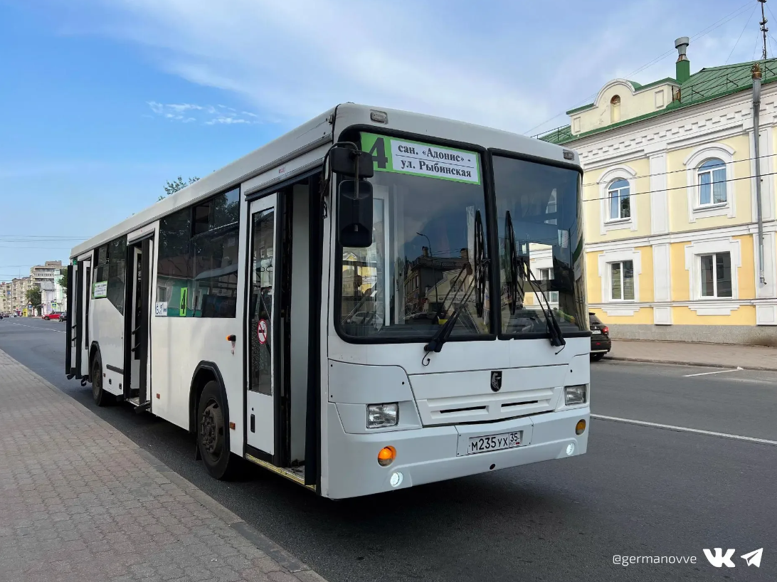 Транспорт череповец. Городской автобус. Новые автобусы. Автобус НЕФАЗ. Большие автобусы.