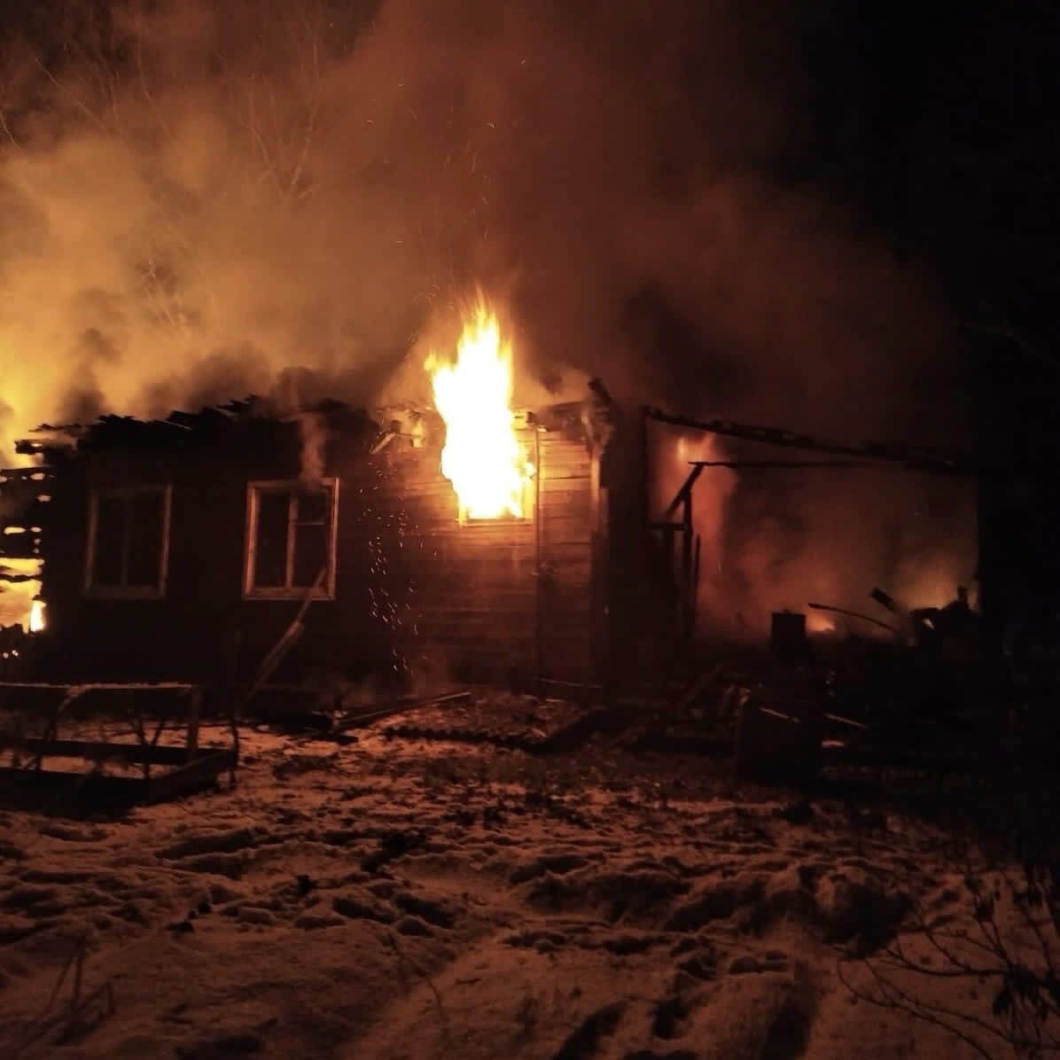 Двое мужчин погибли в результате пожаров в Вологодской области | 04.12.2023  | Вологда - БезФормата