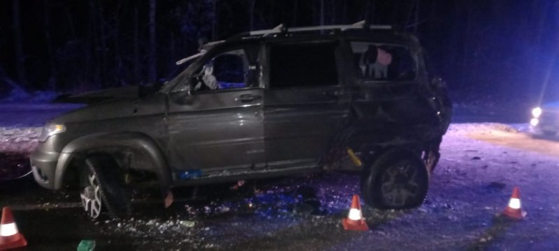 В Верховажском округе УАЗ столкнулся с двумя грузовиками: пострадали женщина и двое детей