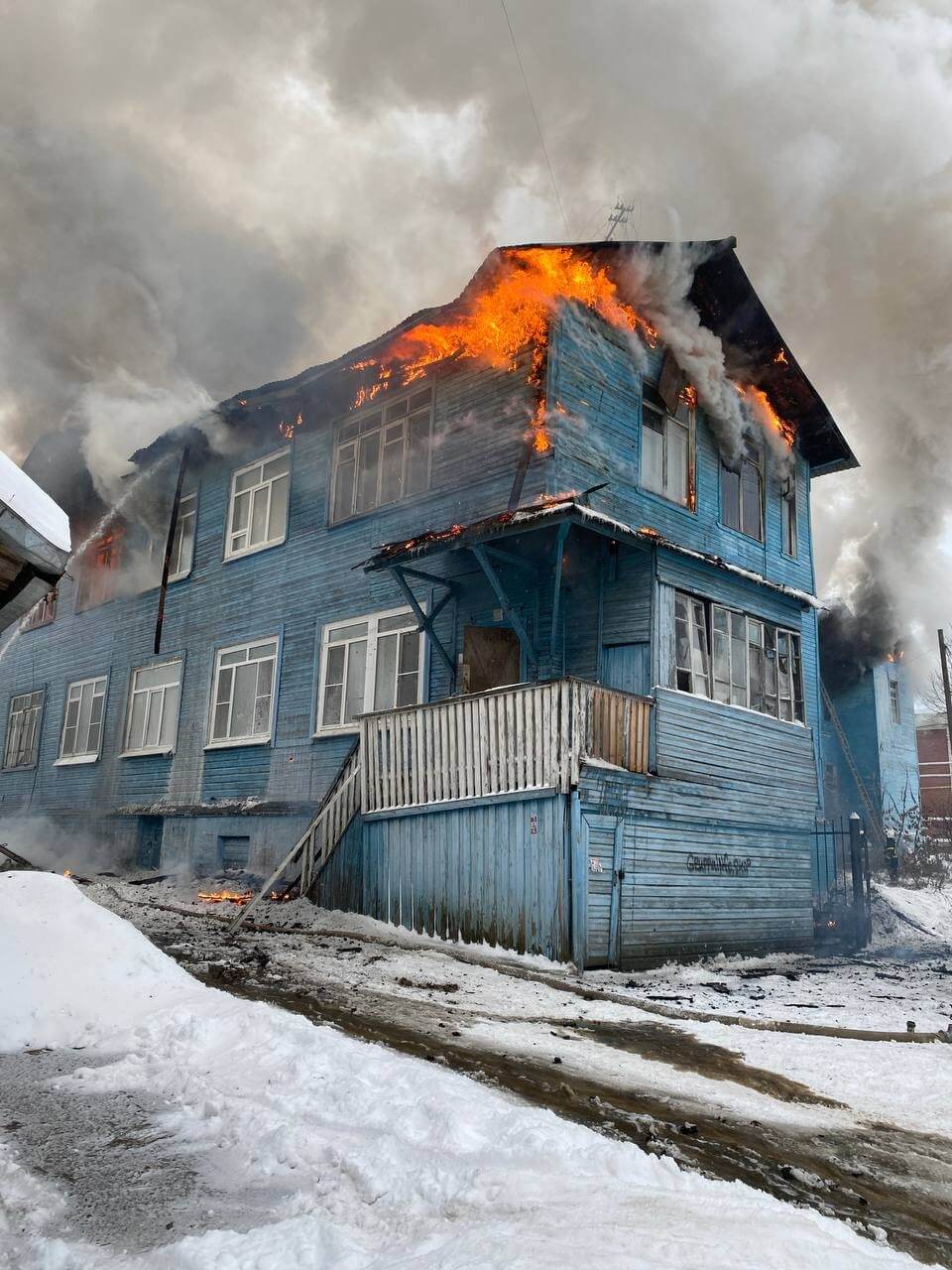 Мэр Вологды провел встречу с жителями горевшего дома | 12.12.2023 | Вологда  - БезФормата