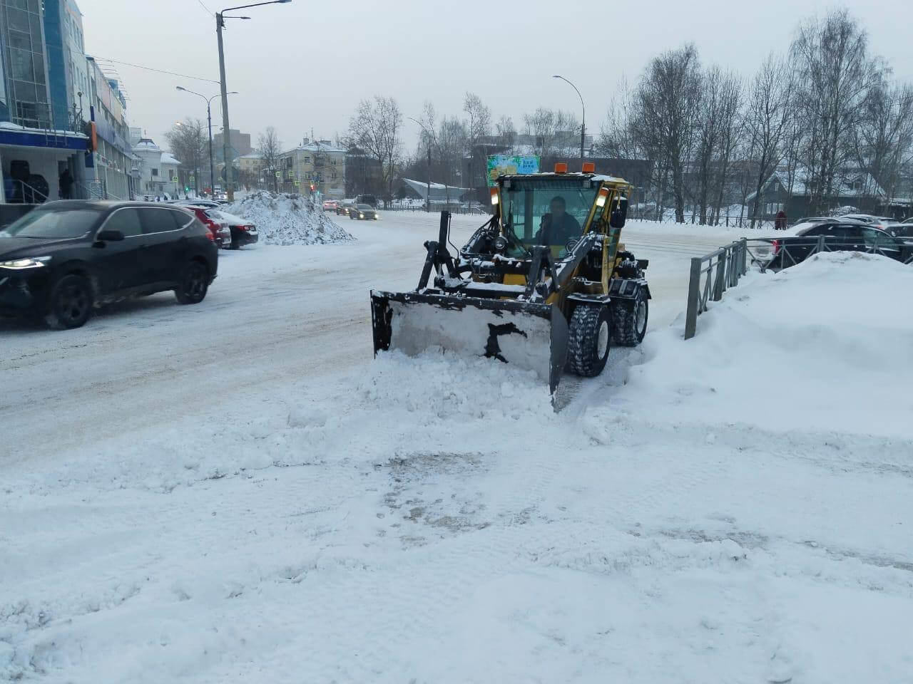 В Вологде ликвидируют последствия циклона «Ольга» | 09.02.2024 | Вологда -  БезФормата