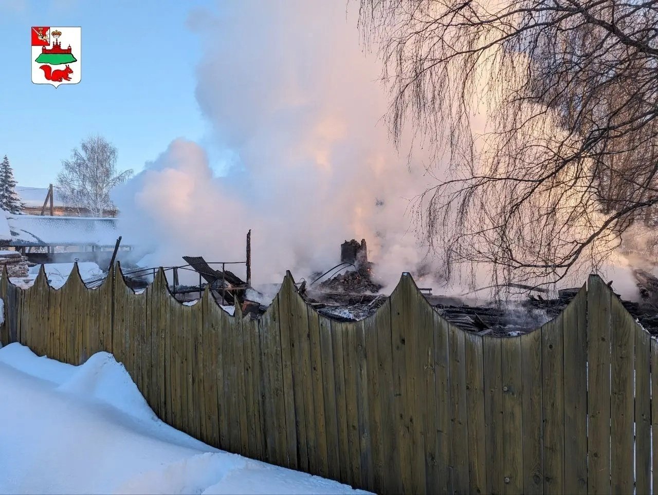 Церковная лавка полностью сгорела в Кичменгском Городке | 14.02.2024 |  Вологда - БезФормата