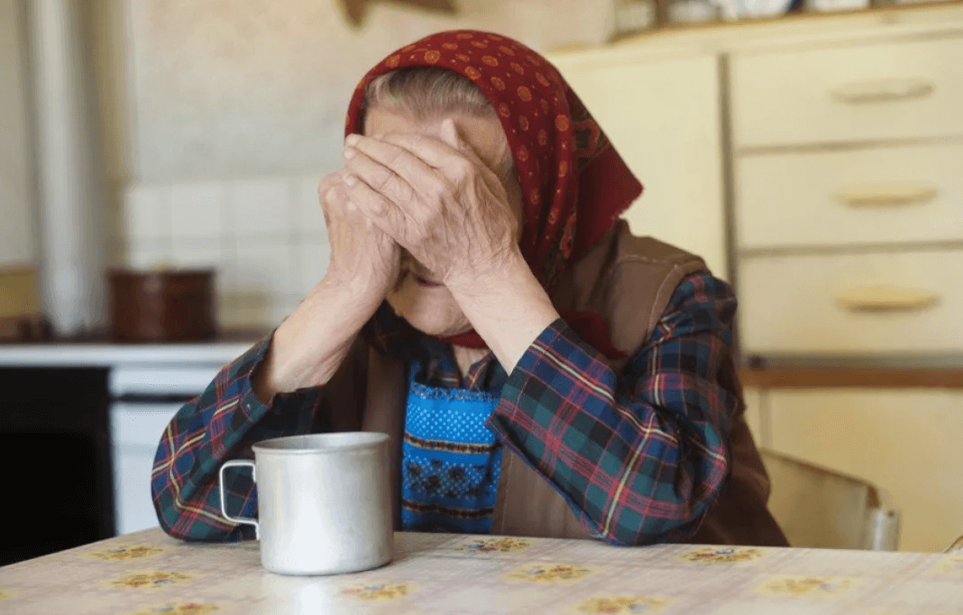 В Вологодской области мужчина продал квартиру, в которой жила его 92-летняя бабушка