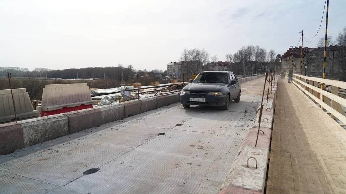 На Кувшиновском мосту открыли движение для автомобилей