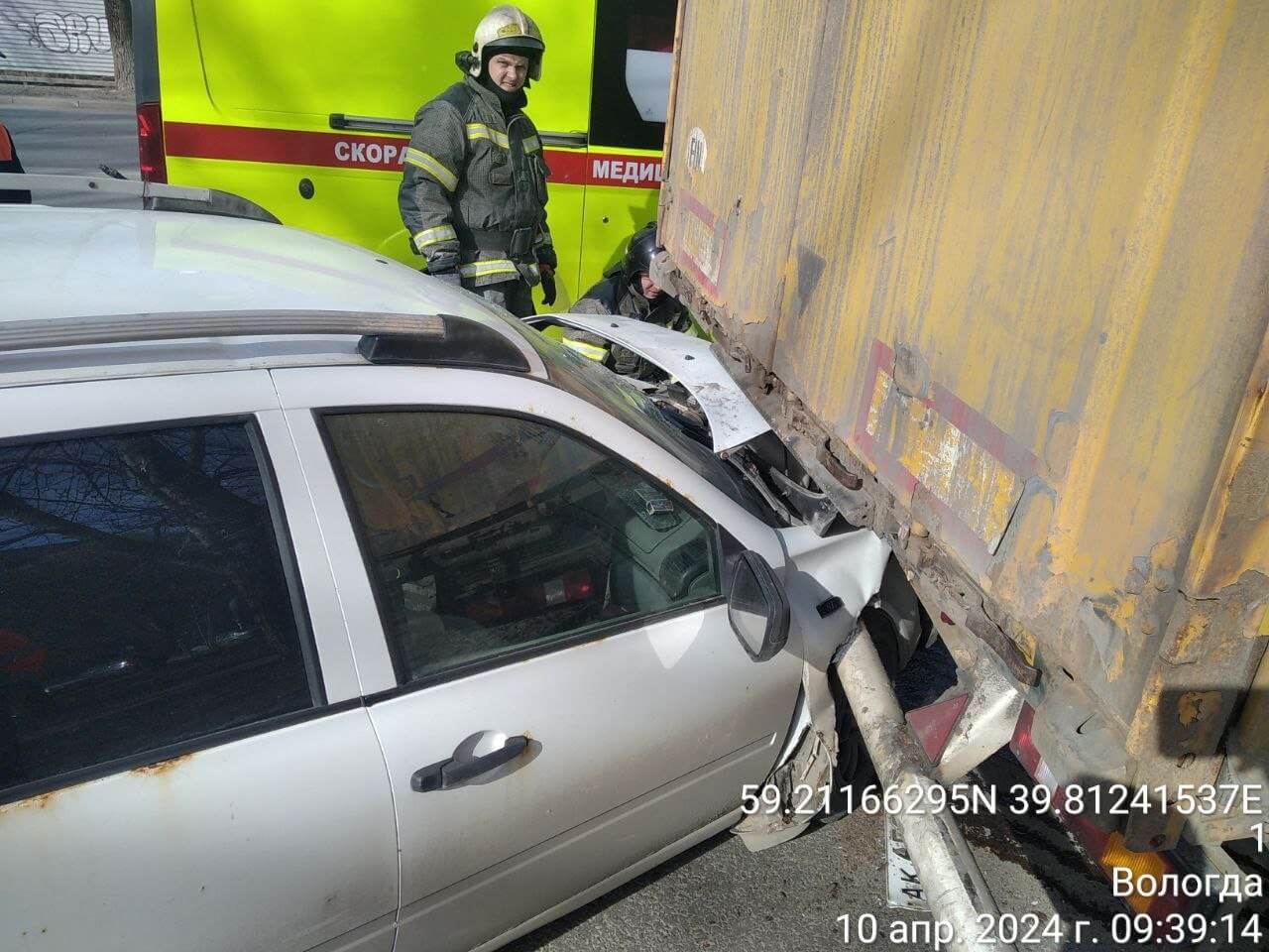 В Вологде госпитализировали пострадавшего в ДТП водителя | 10.04.2024 |  Вологда - БезФормата