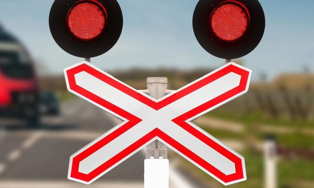 На Северной железной дороге проходит акция для автомобилистов «Внимание, переезд!»