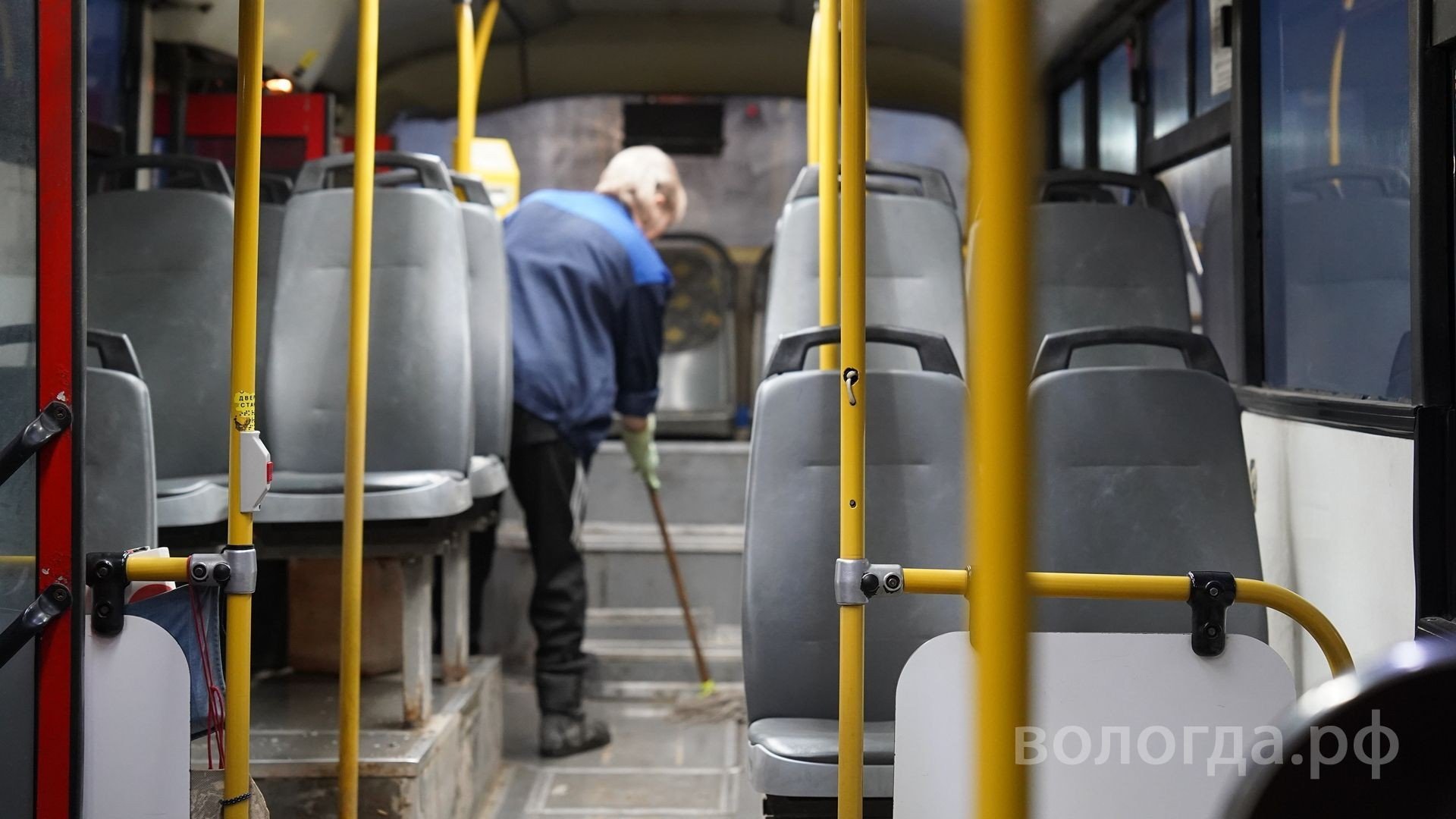В Вологде контролируют качество уборки общественного транспорта частников