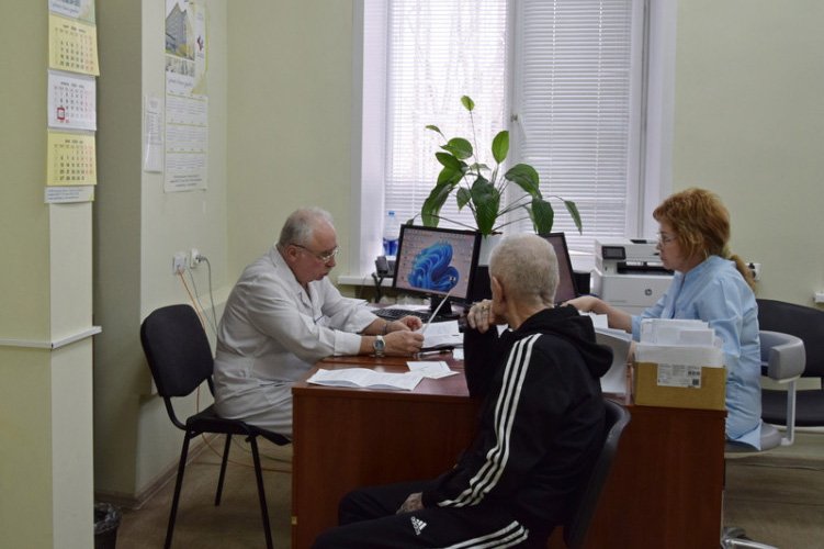 Жители Белозерского округа получили консультации специалистов областной больницы №2