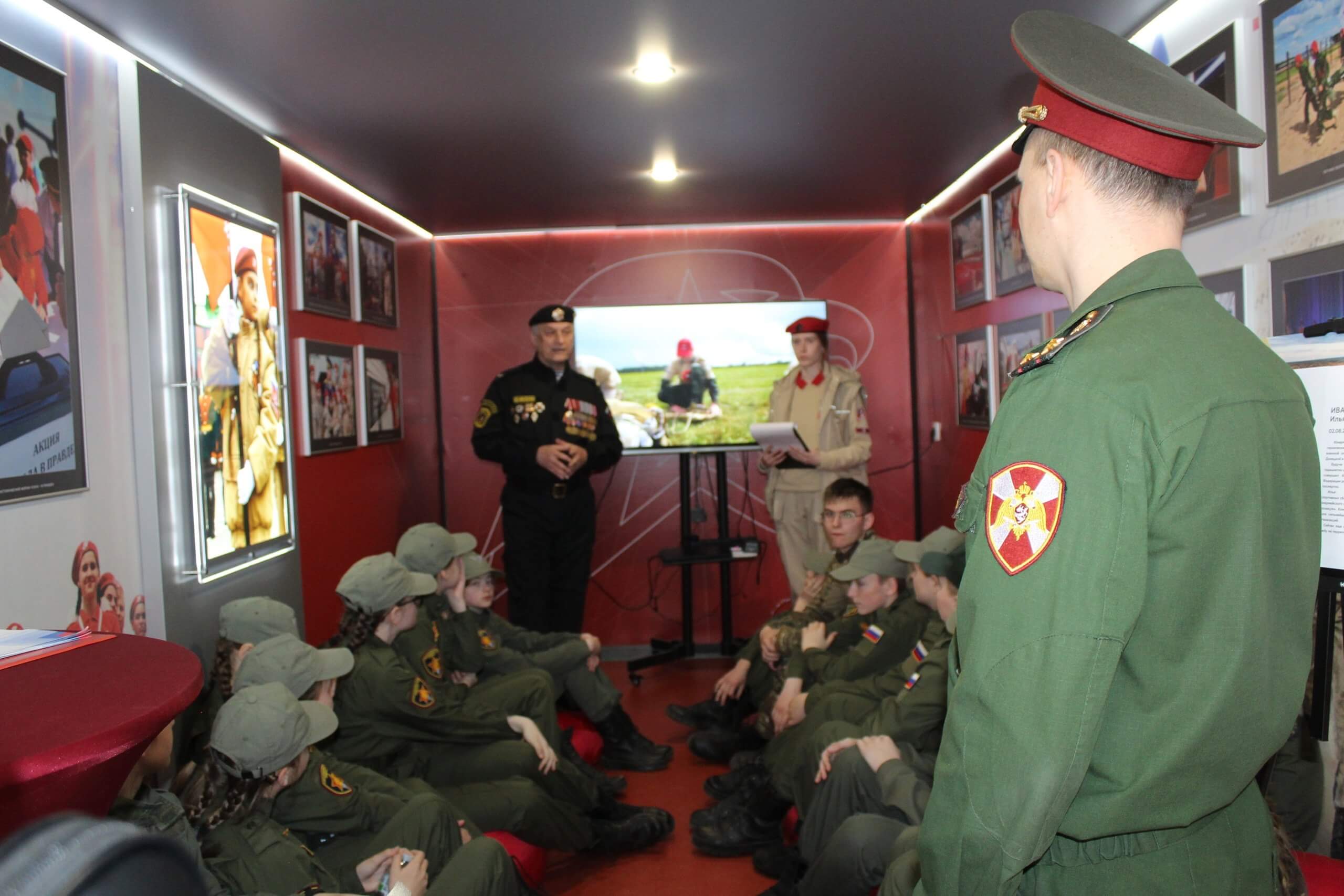 В Вологде росгвардейцы посетили тематический поезд «Сила в правде»