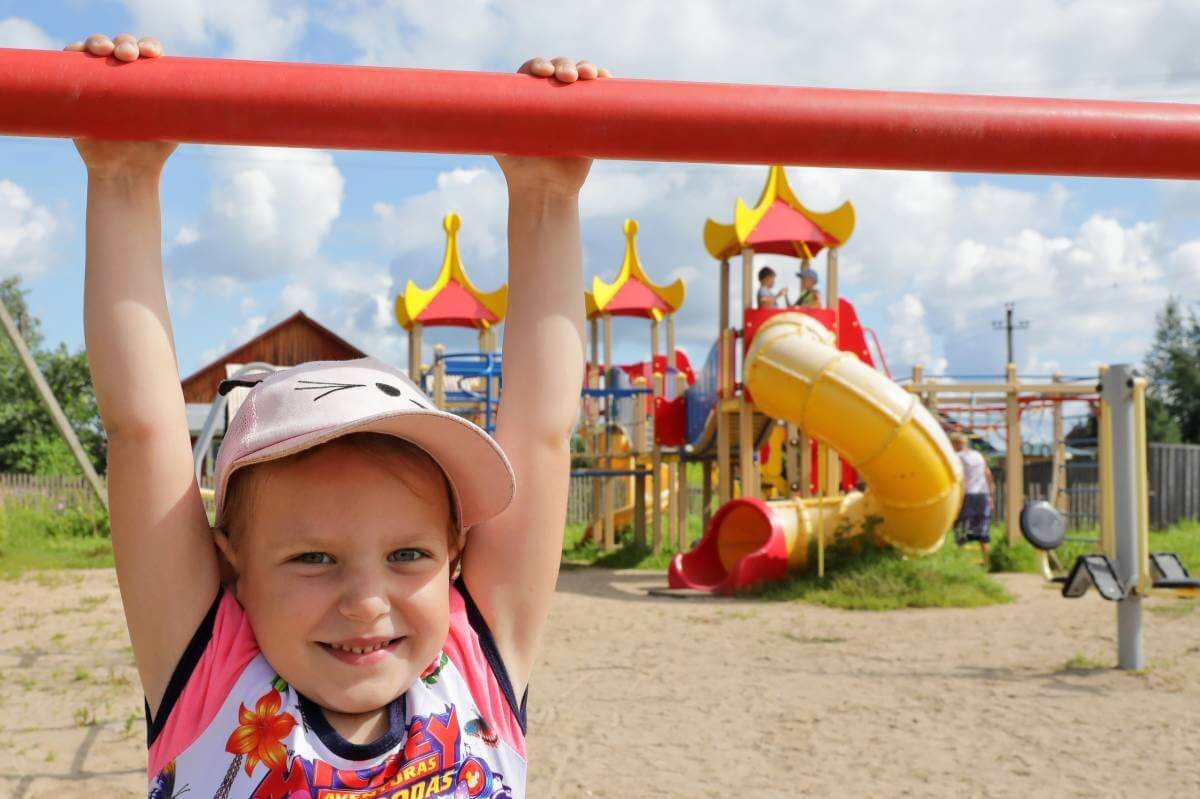 В Шекснинском районе оборудуют 14 детских и спортивных площадок