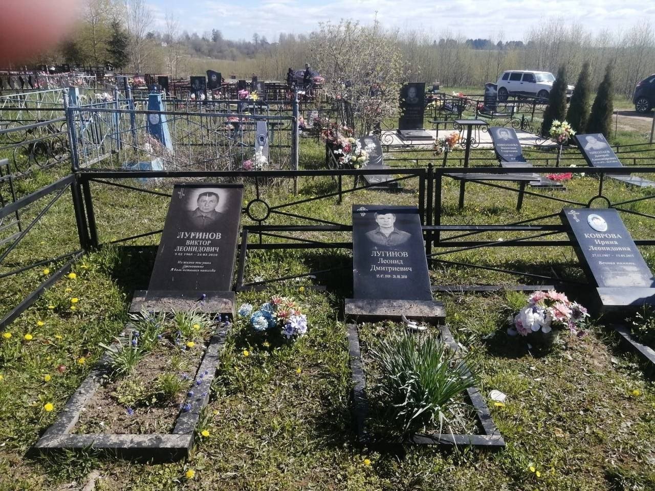 Полицейские установили школьников, которые повредили более 40 надгробий в Шекснинском районе
