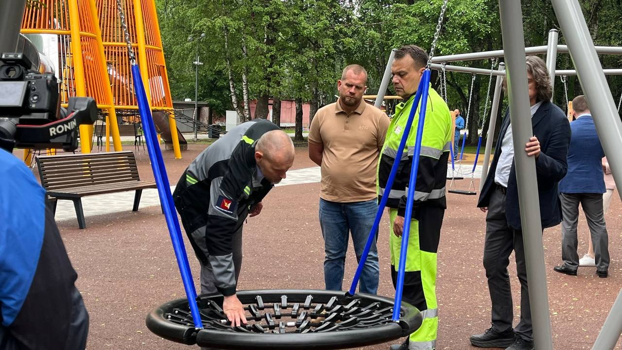 В парке Ветеранов обустроили детскую площадку | 13.06.2024 | Вологда -  БезФормата