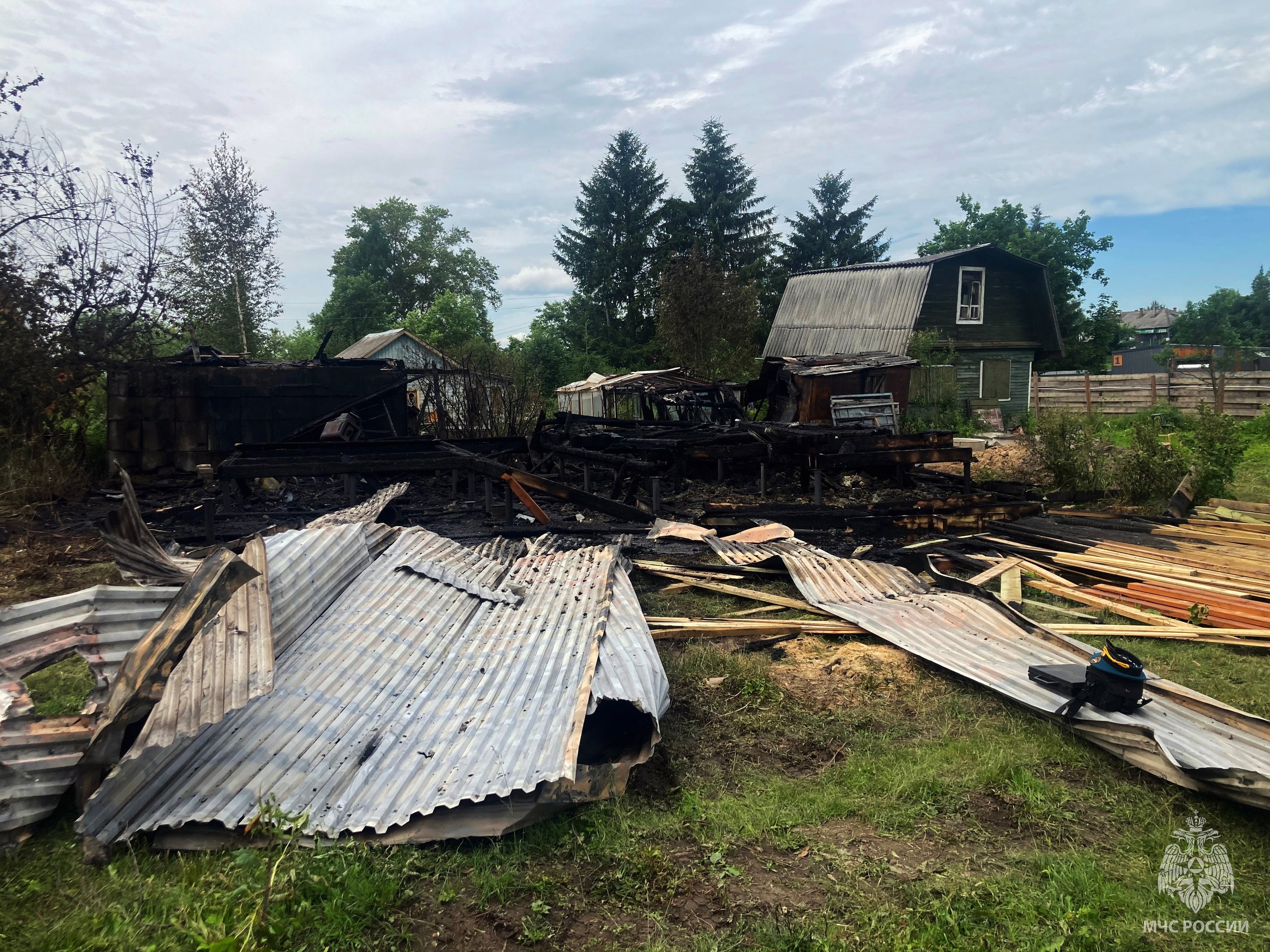 Дачный дом с баней сгорели в Вологде | 18.06.2024 | Вологда - БезФормата