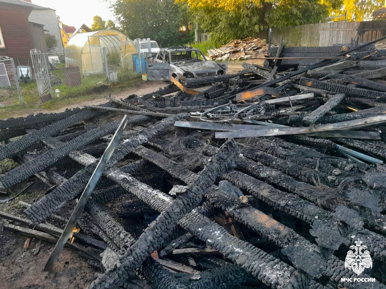 Житель Бабаево устроил пожар во время ремонта старого авто | 25.06.2024 |  Вологда - БезФормата