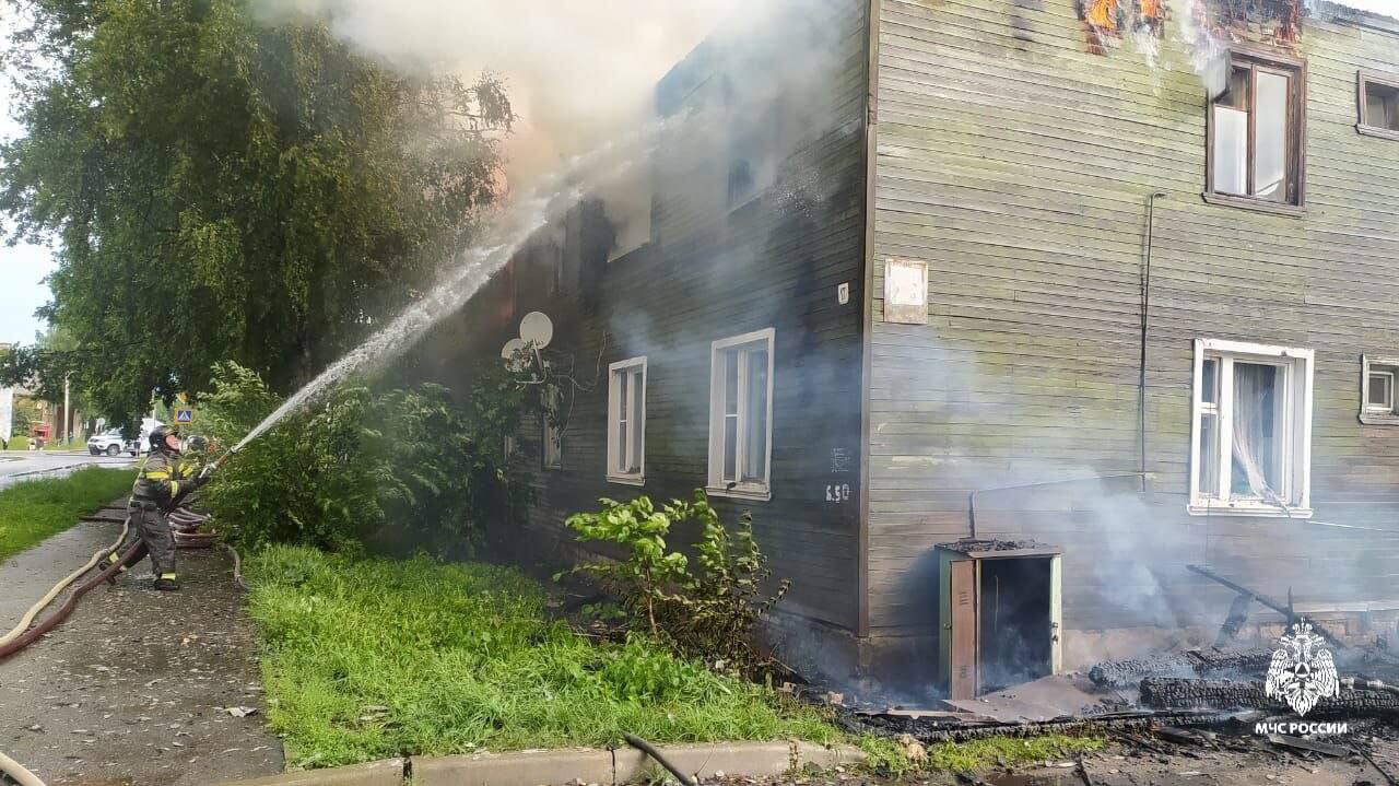 В Соколе из-за удара молнии загорелся жилой дом | 05.07.2024 | Вологда -  БезФормата