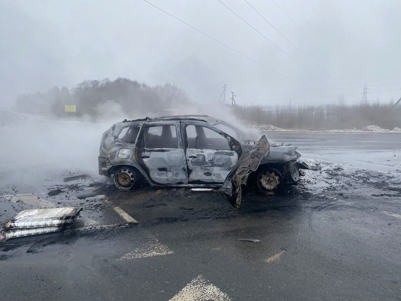 Два автомобиля сгорели в результате ДТП под Вологдой