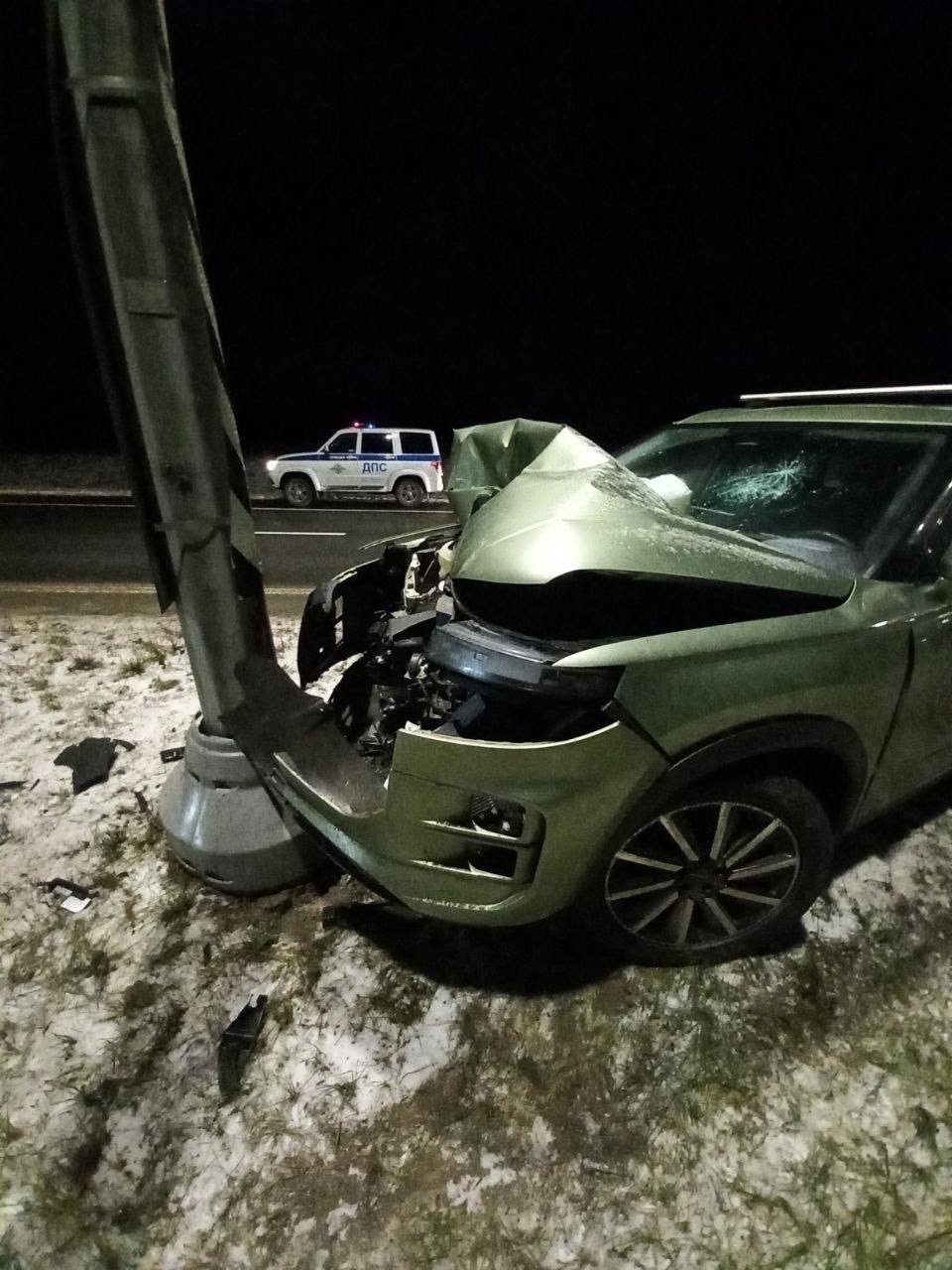 В Вологодском округе грузовик врезался в легковушку