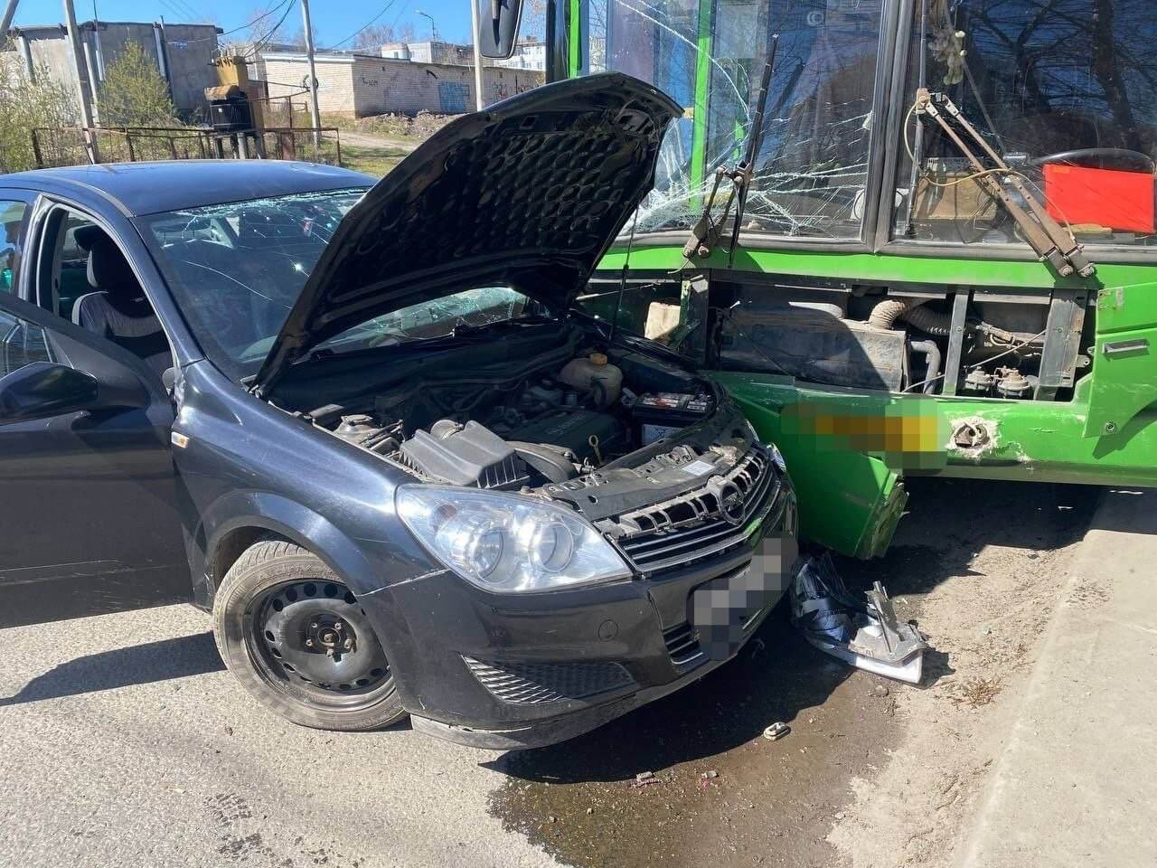 Пожилой водитель пострадал в ДТП в Вологде