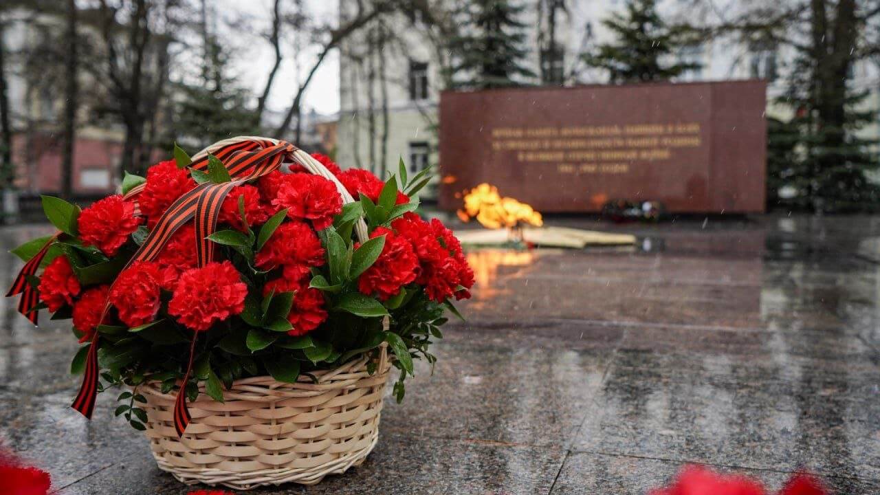 Мэр Андрей Накрошаев поздравил вологжан с Днём Победы