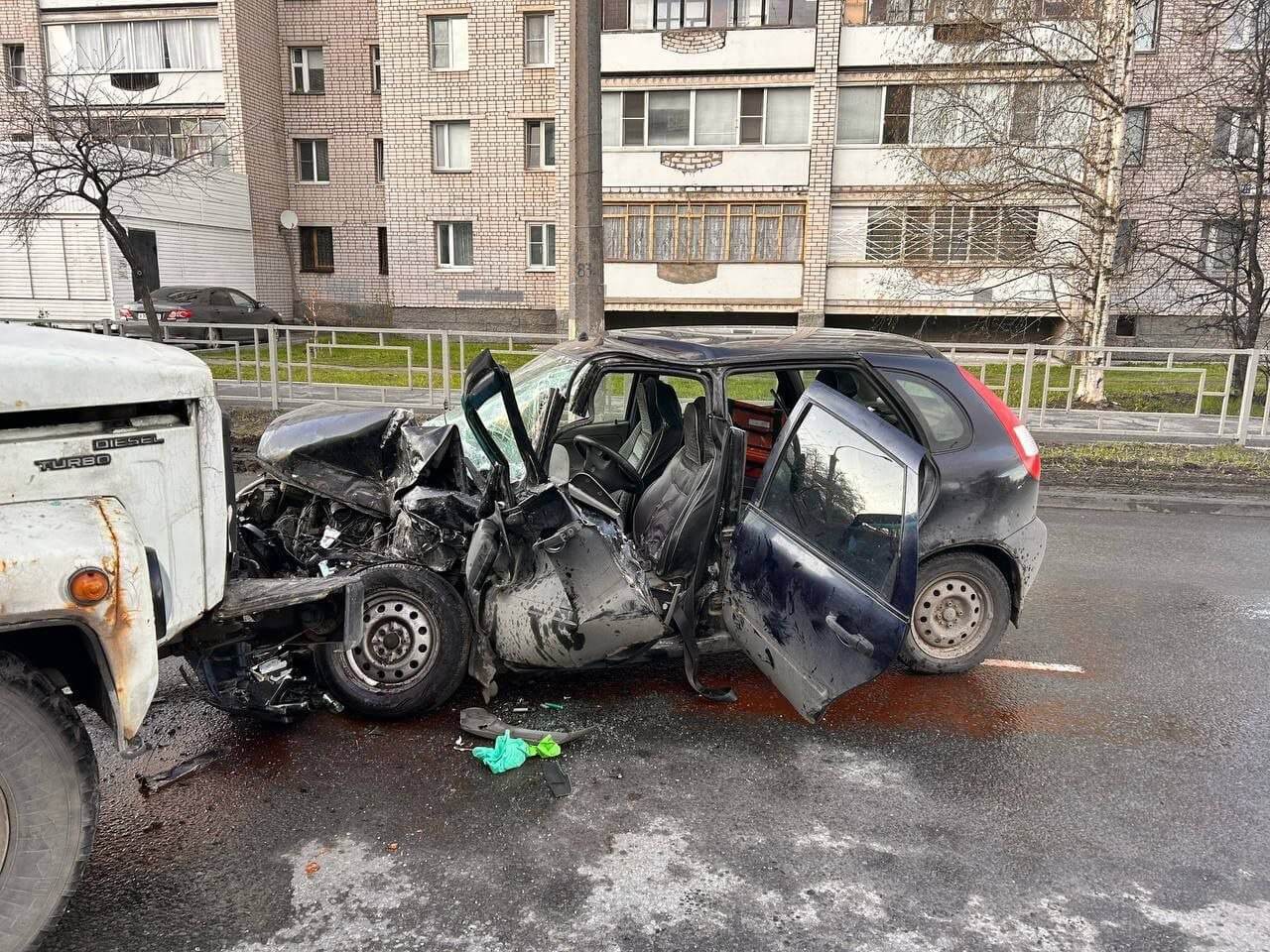 ДТП на Герцена: водитель Лады пострадал в лобовом столкновении