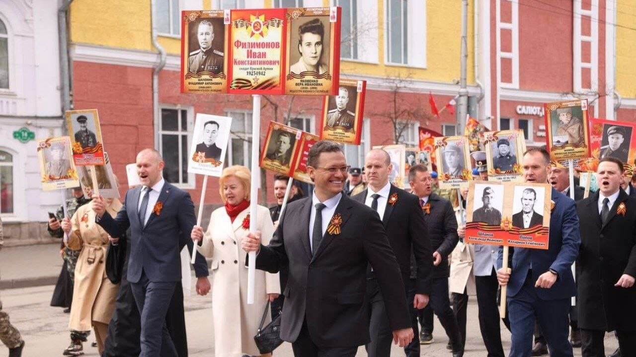 Губернатор Георгий Филимонов возглавил шествие «Бессмертного полка»