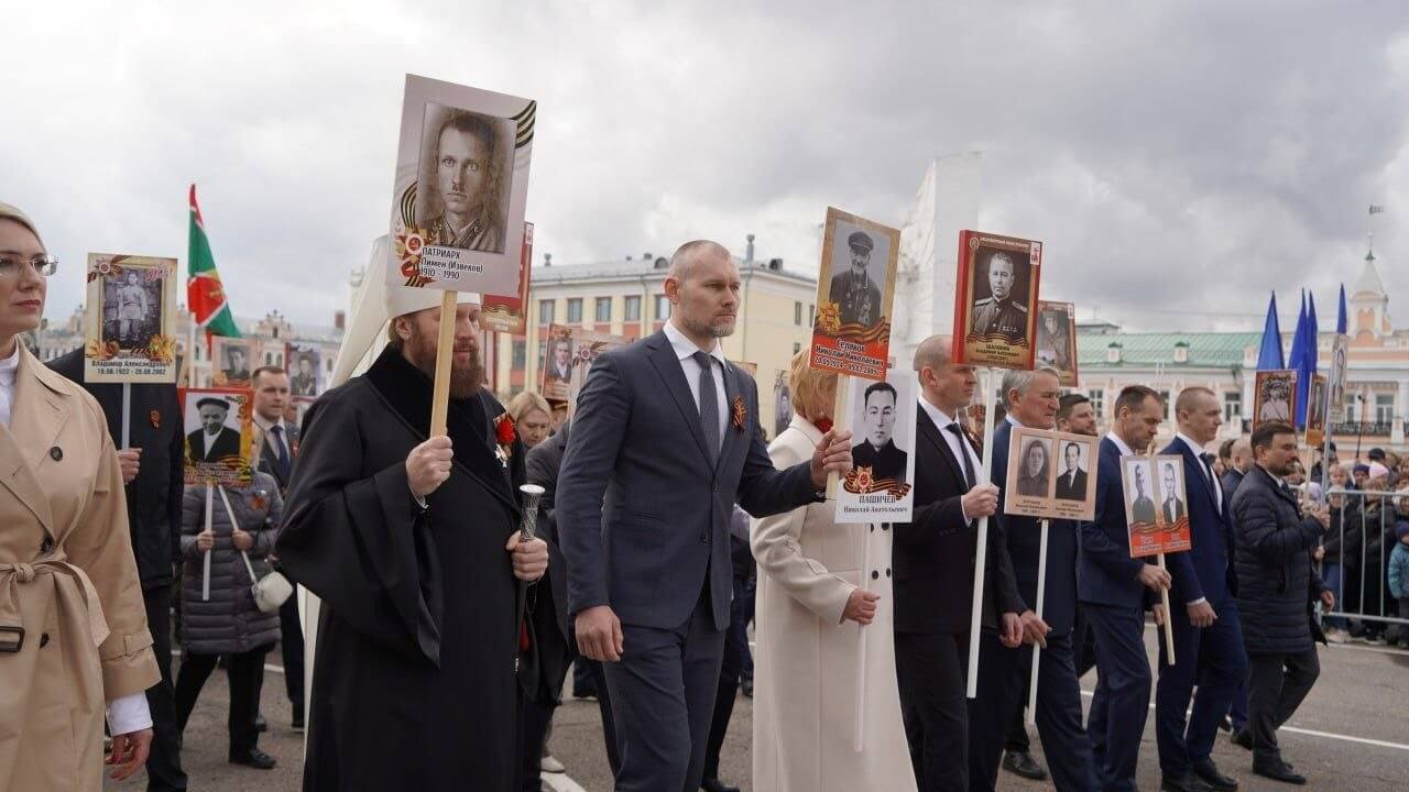 Тысячи вологжан прошли в колонне Бессмертного полка
