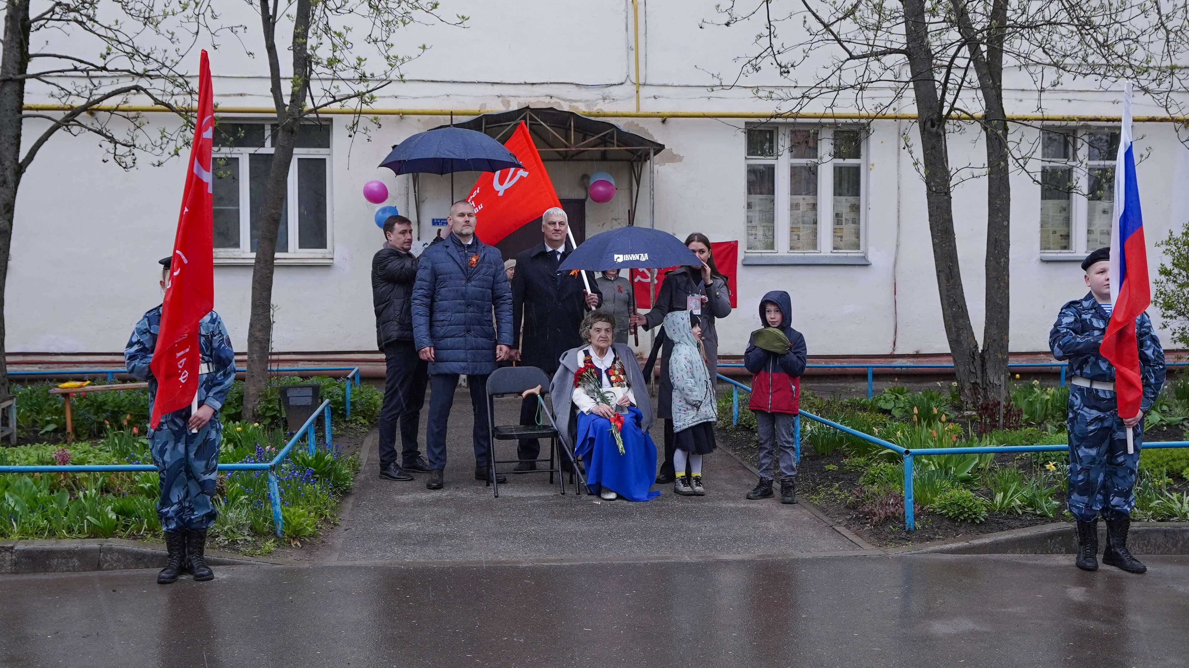 В Вологде прошли мини-парады для ветеранов