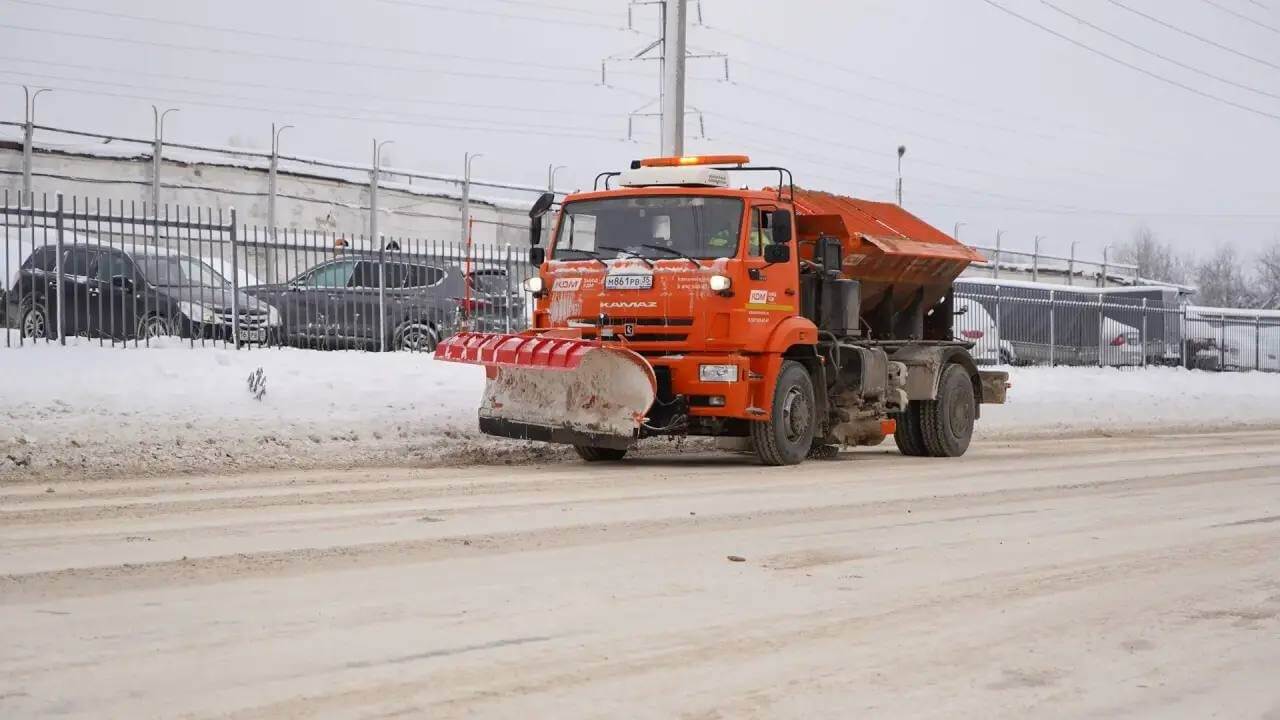 В Вологде продолжают ликвидировать последствия снегопада