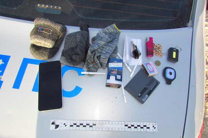 В Белозерском округе полицейские задержали мужчину с крупной партией синтетических наркотиков